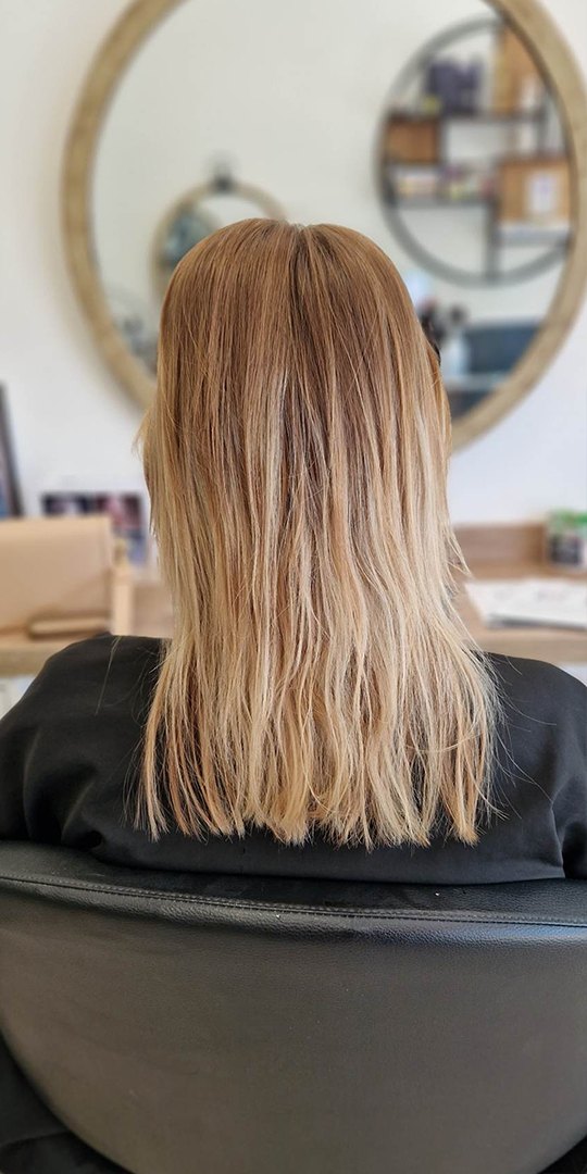 Avant, Mèches sur carré, blond froid