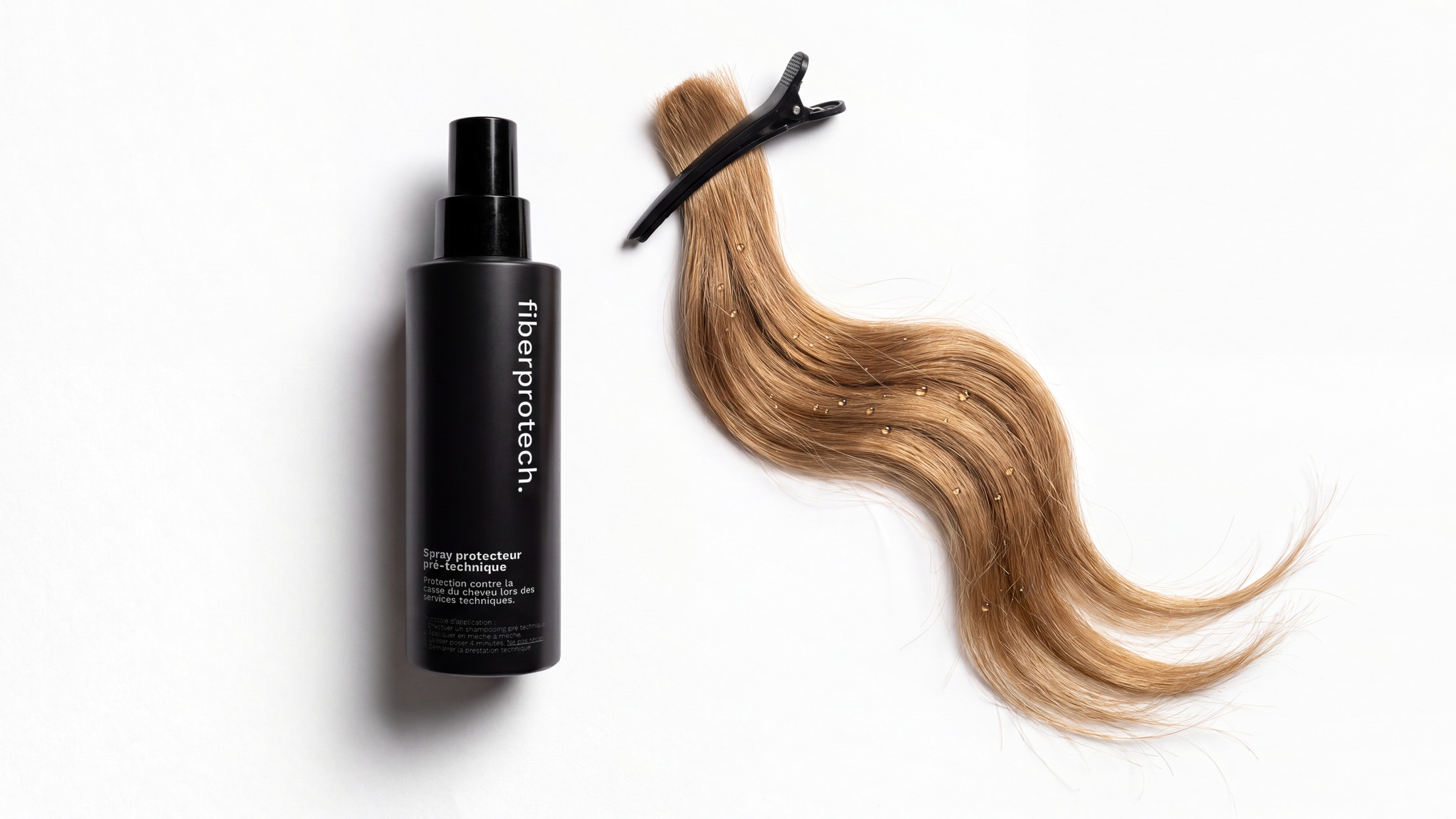 Spray Fiberprotech® et mèche de cheveux, vue de dessus